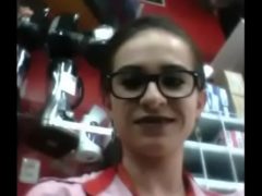 Carla Funcionária de Uma Loja Gravou um Vídeo Dando a Buceta Pro Patrão